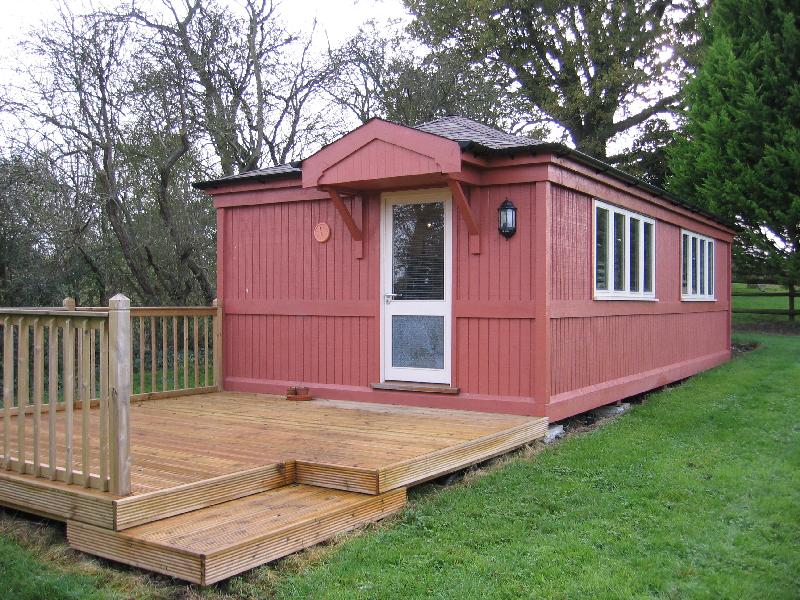 Hut decking